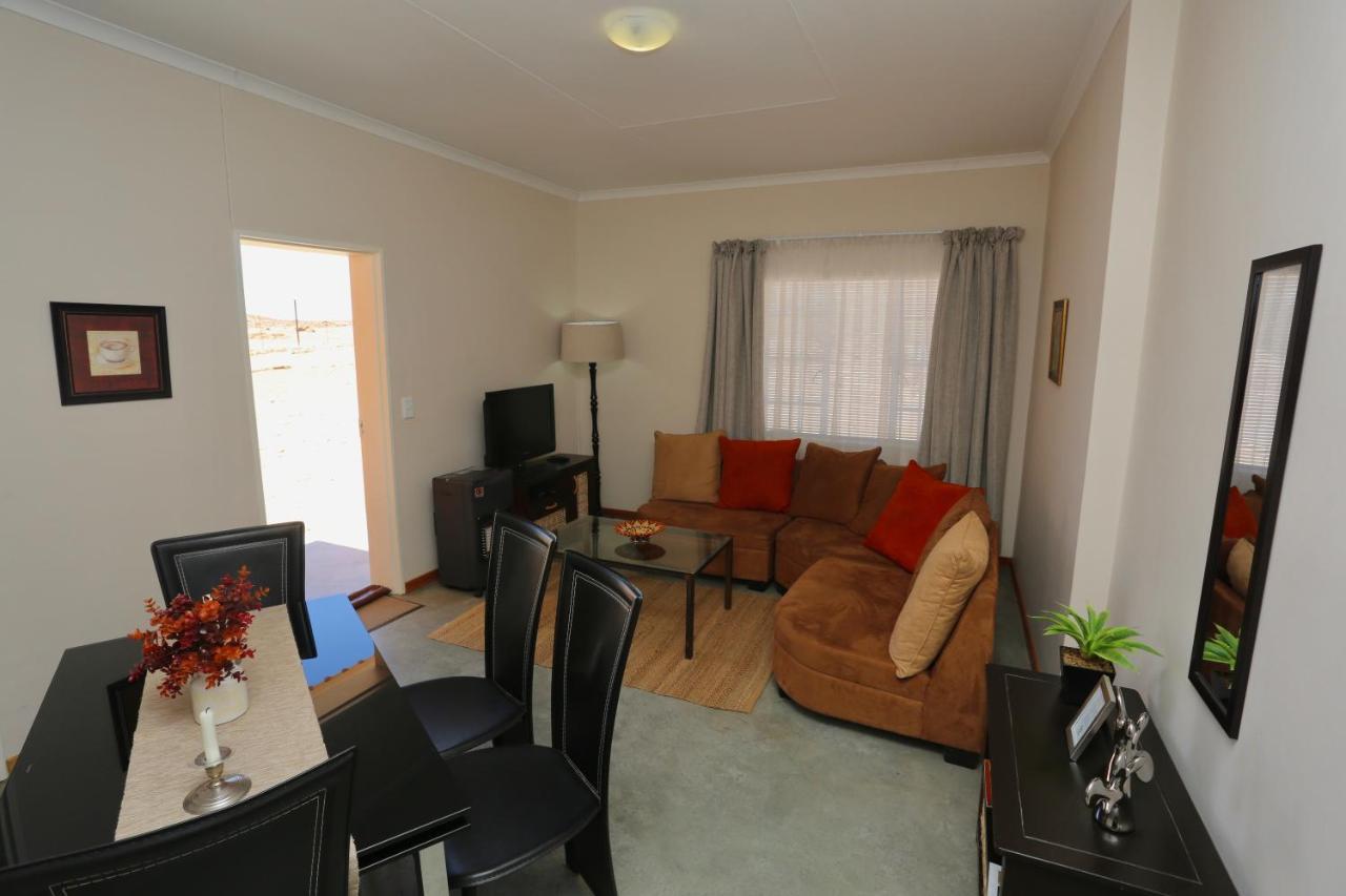 דירות אוס Orange House Self Catering מראה חיצוני תמונה